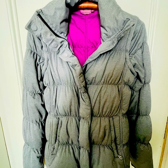 Puffer vest / jacket. Athleta Ruched down puffer jacket/vest with zip on sleeves - Picture 2 of 14